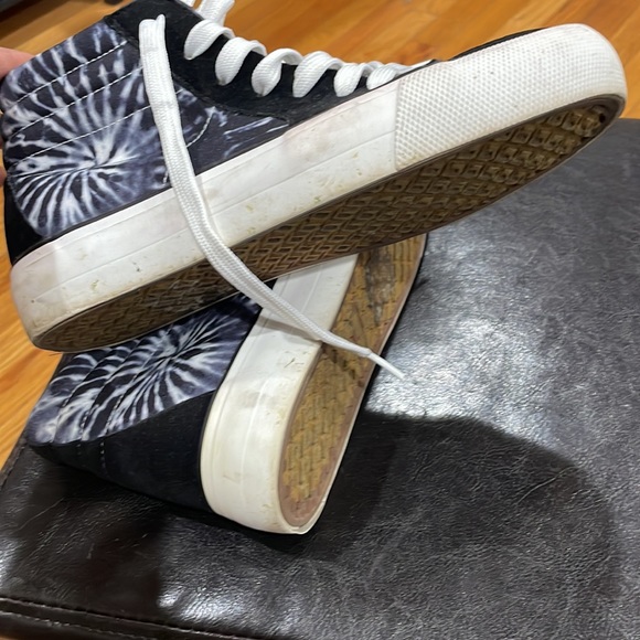 Mudd poppy tie dye black and white high top sneakers. - Picture 5 of 5